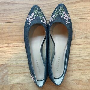 Metaphor Women's Black Floral Embroidered Loafers